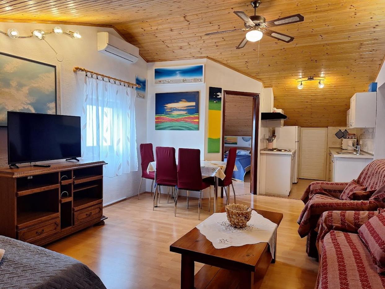 Apartments Alex 로비니 객실 사진