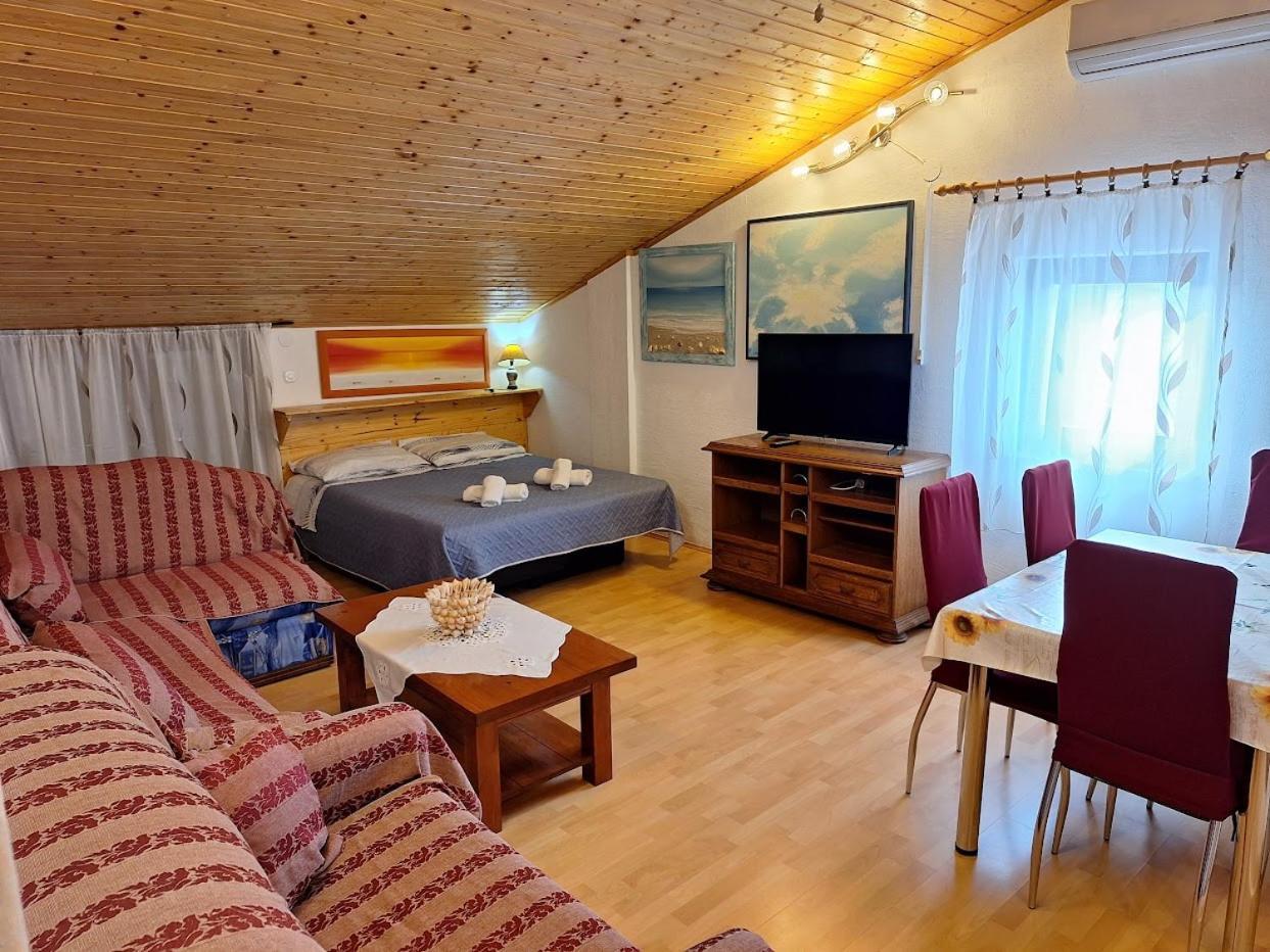 Apartments Alex 로비니 객실 사진